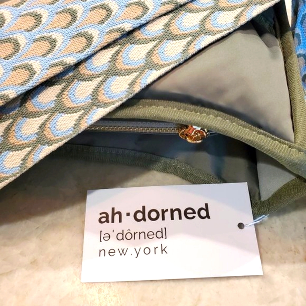 New! Beautiful Ah-dorned Quilted Messenger Bag - Picture 4 of 7